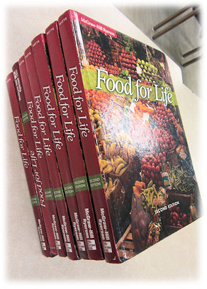 textbooks.d4d47f1178.jpg